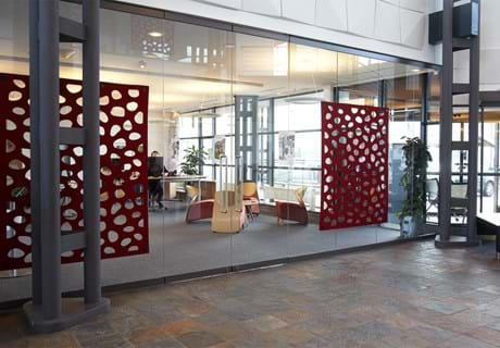 CoverSingle rumdeler i filt i bank (1)